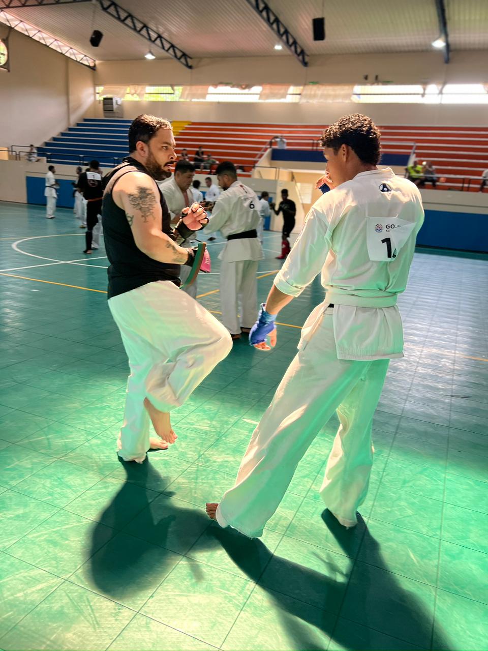 Karatecas durante el Go Junin Kumite