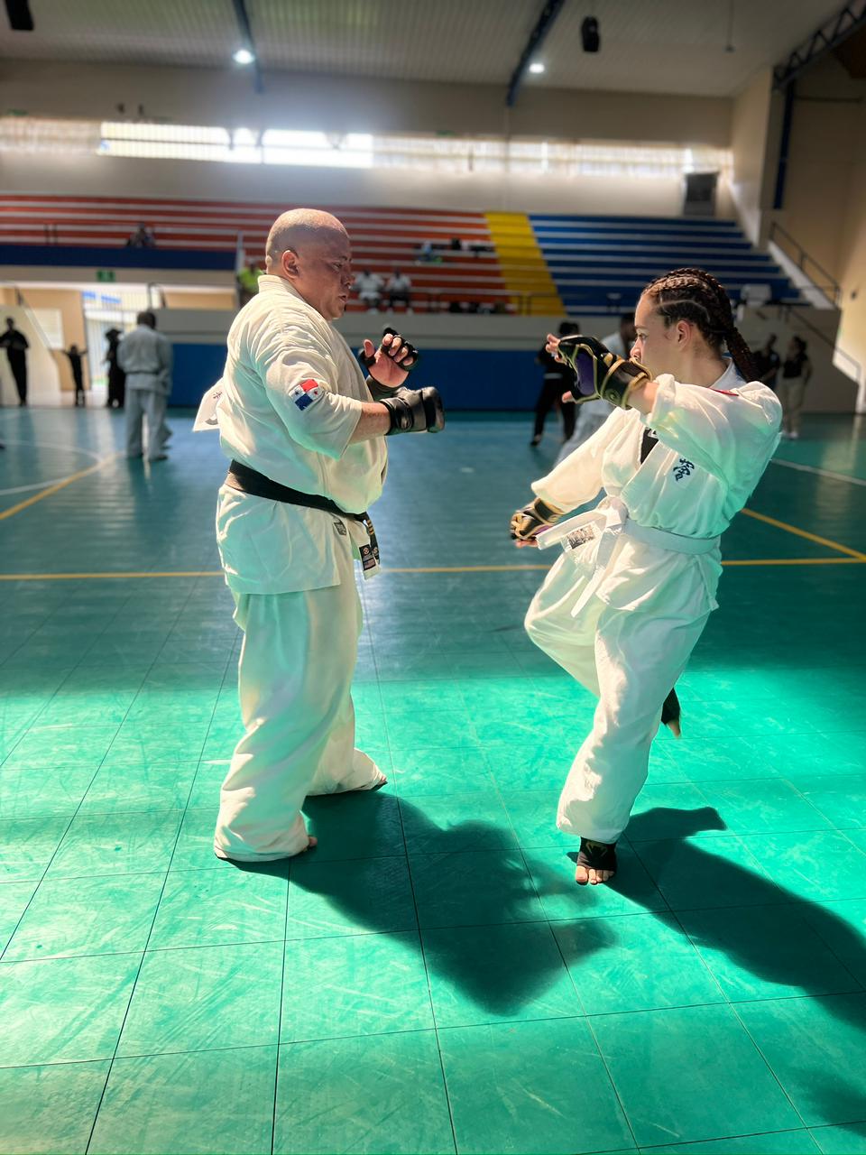 Combate del Go Junin Kumite en el gimnasio
